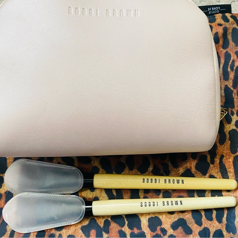 Bobbi Brown blush Cosmetic Bag 2 foundation Brushes